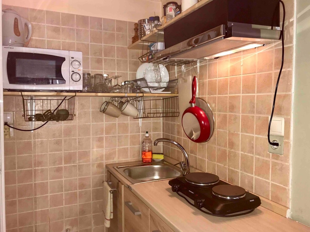 500mbps Wifi Studio 1min From Attiki Metro Station