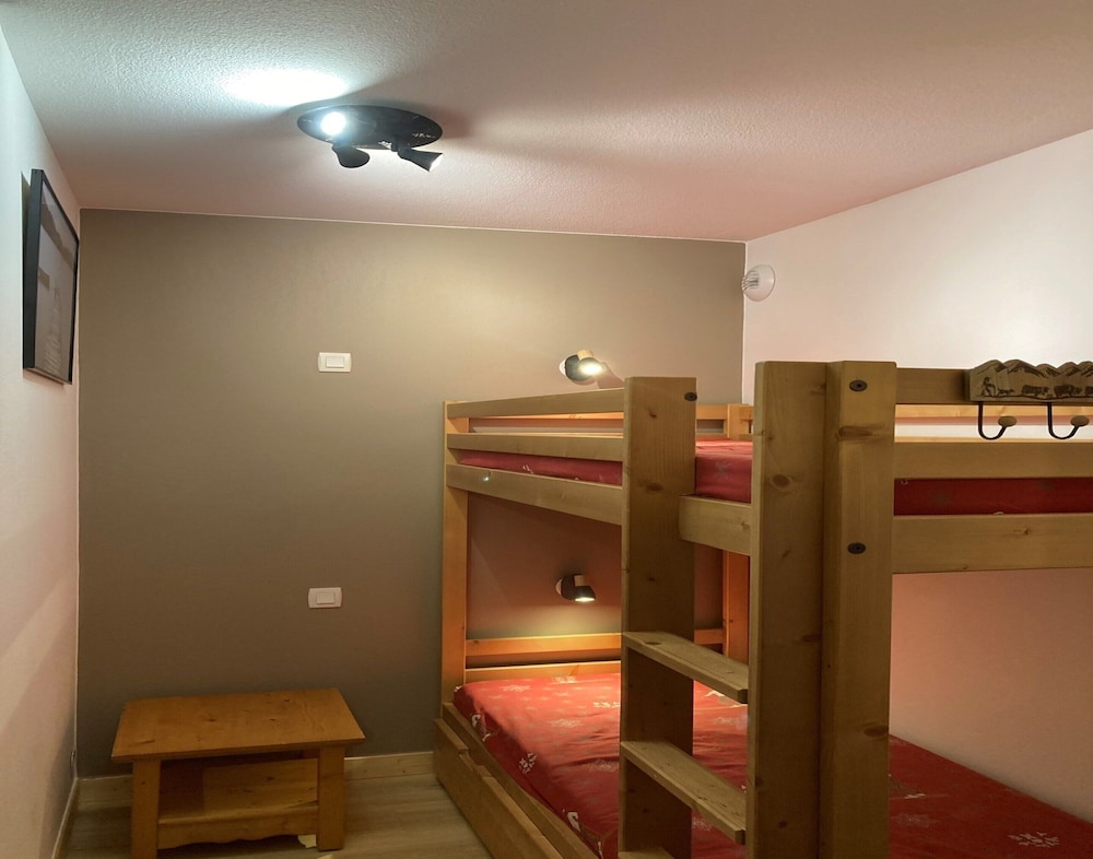 Alpine Apartment With Balcony