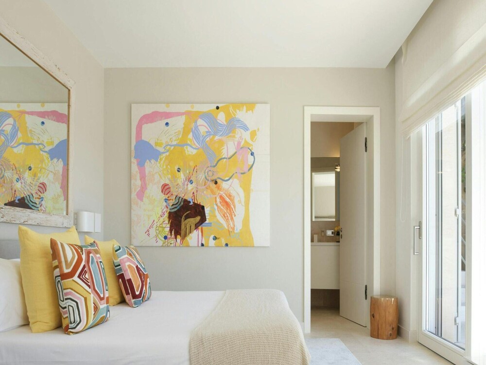Villa in Tranquil Hillside Location