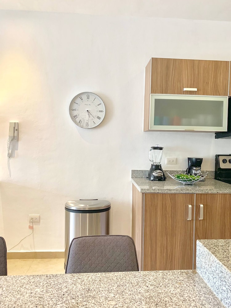 Sleeps 4-6-amazing 2 Bedroom Ph With Bbq & Jacuzzi