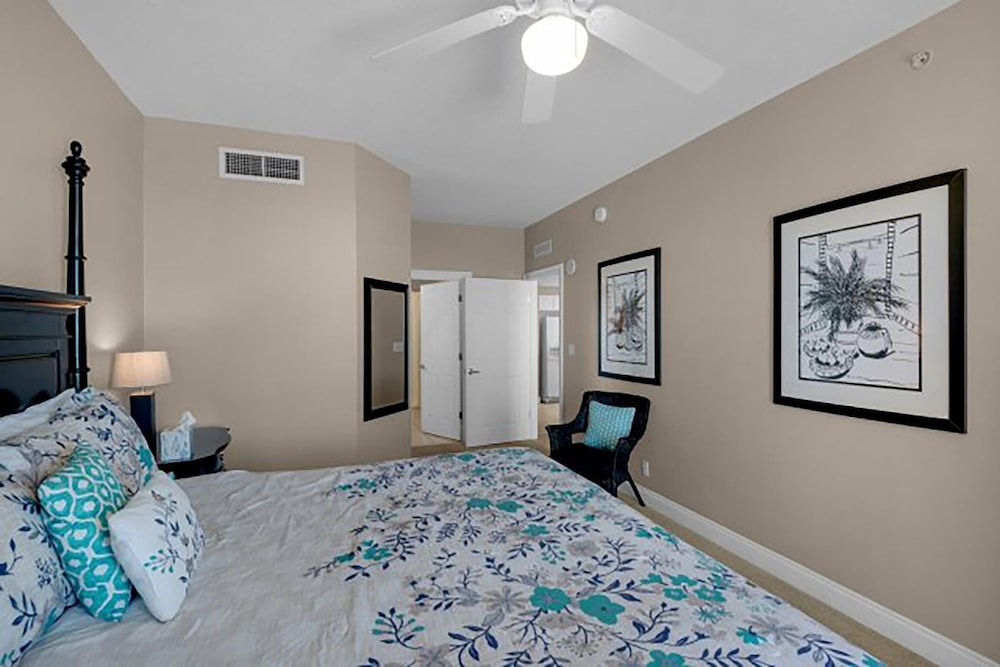 Calypso 2-2108 West