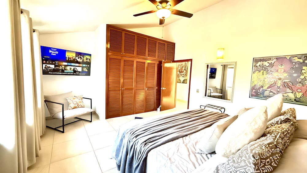 Modern 3-bedroom Retreat in Ajijic - Walk To Everything- 1 Night Rates Available