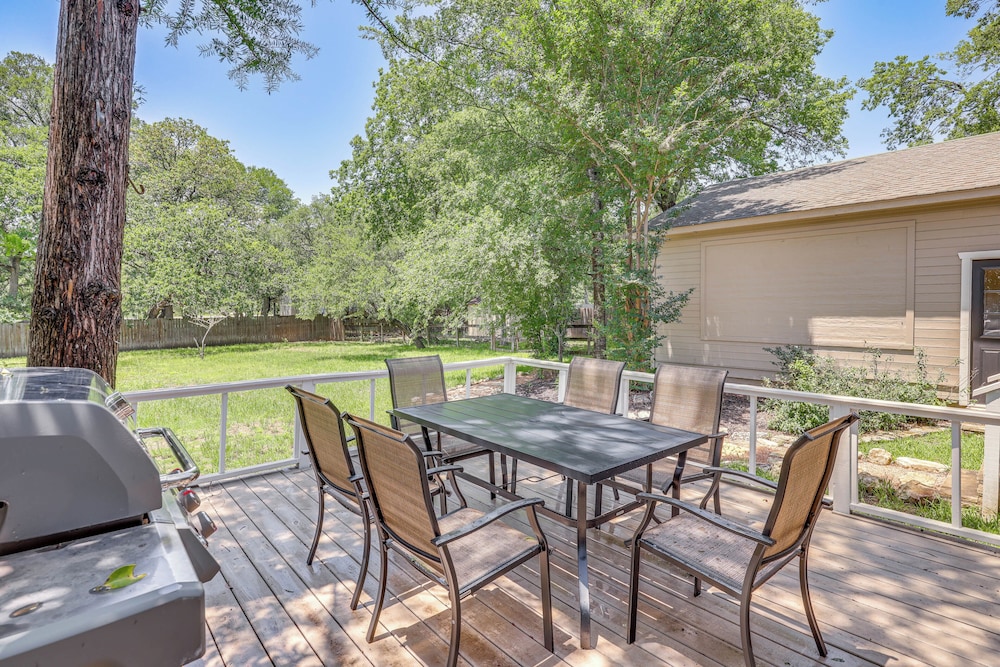 3 Mi to Boerne Lake: Getaway w/ Deck & Yard!