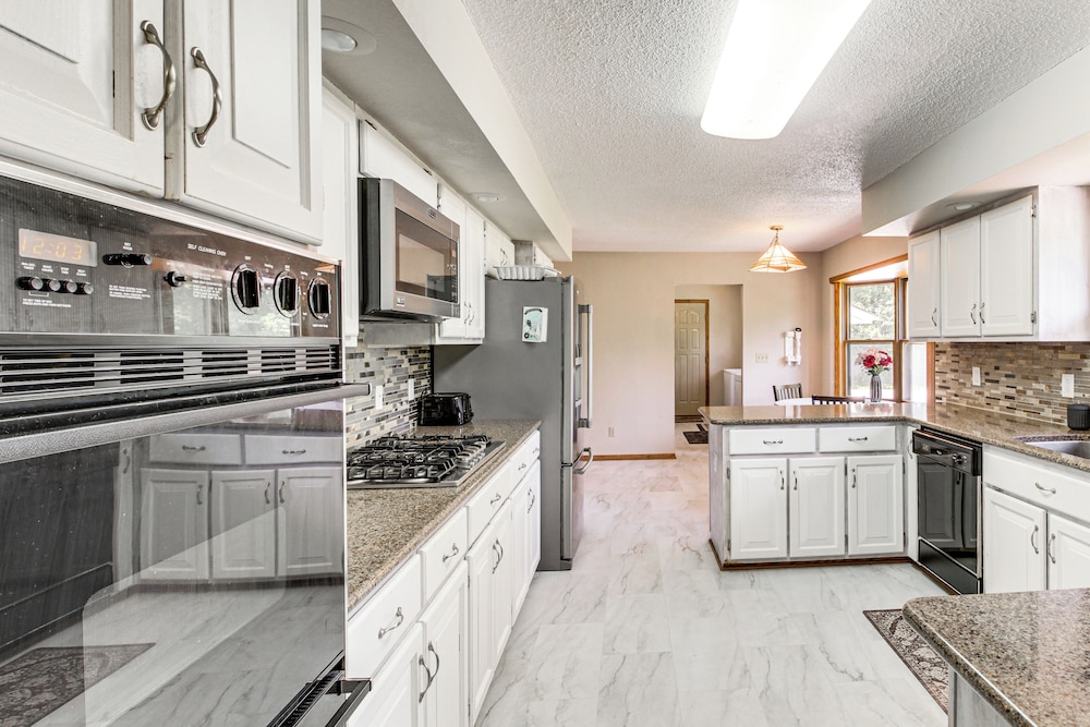 Hot Tub & 2 Recreation Rooms: Spacious Onamia Home