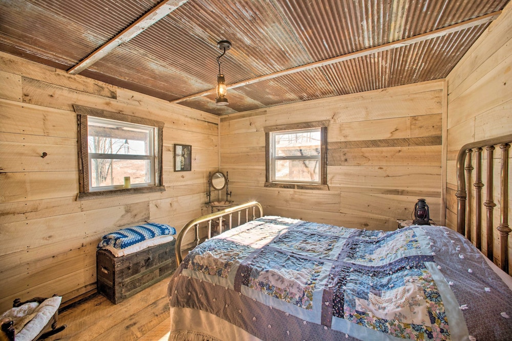 Rustic Powersville Cabin: Secluded Countryside!