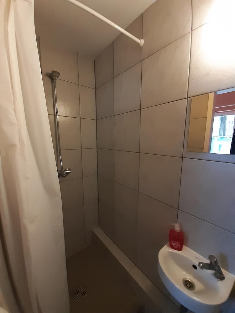 2-Rent Group Hostel Rooms&Apartments TUB19A