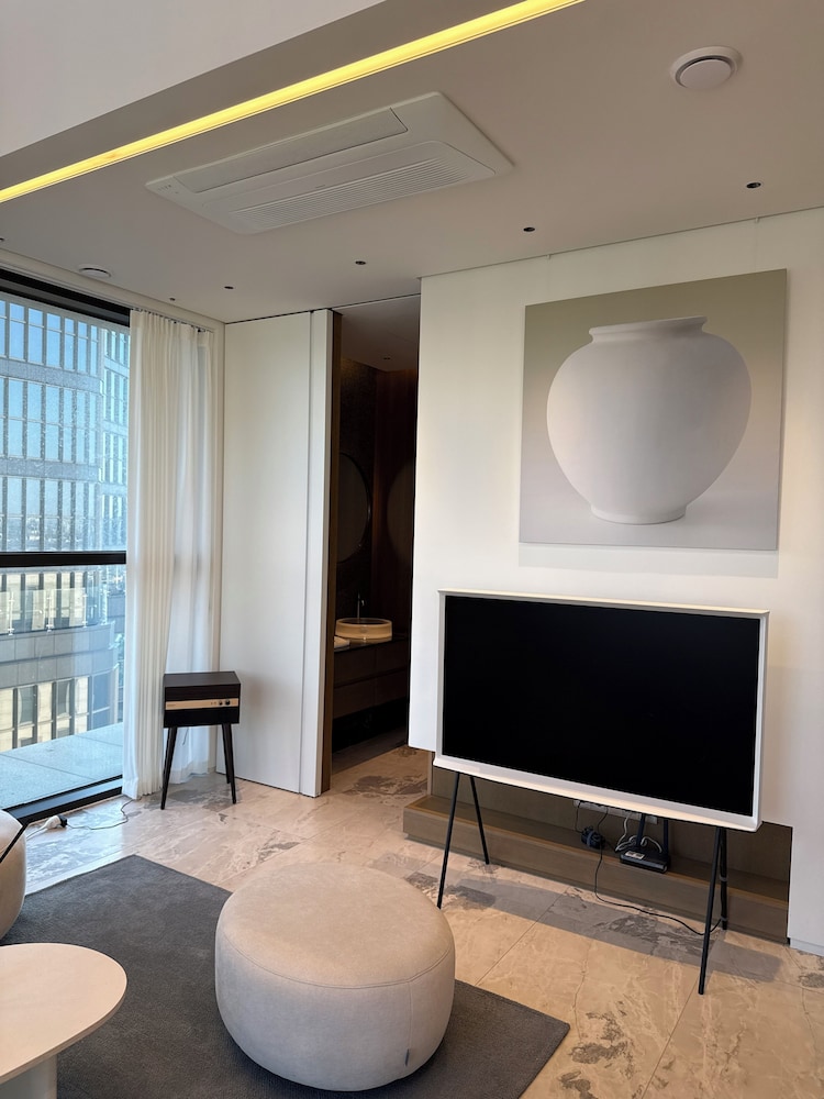 Caelum Black Gangnam Luxury Apt