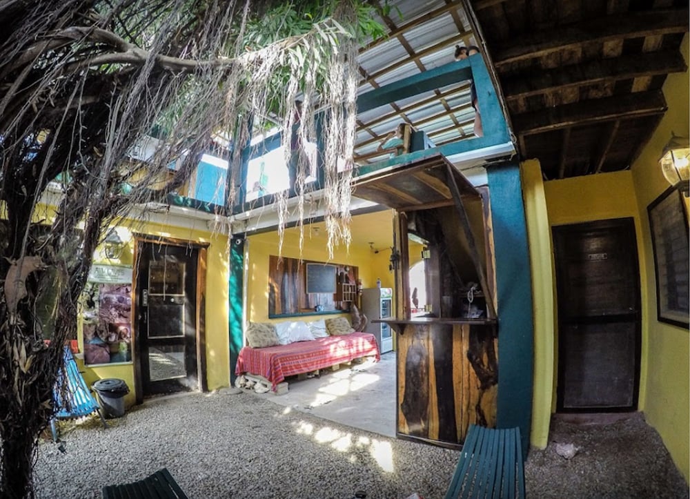 Belize Vacations - Bella's Backpackers - Property Image 3