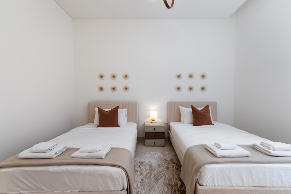 Luxe 4BR Villa Private Pool Beach Al Zorah