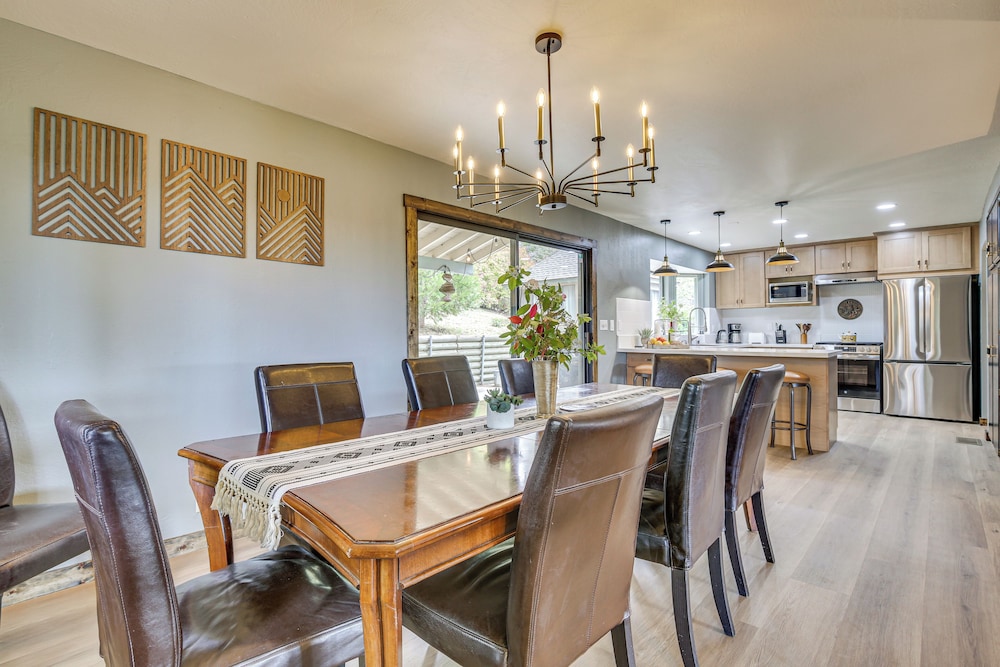 Partial Lake Arrowhead View: Cabin w/ Game Room!
