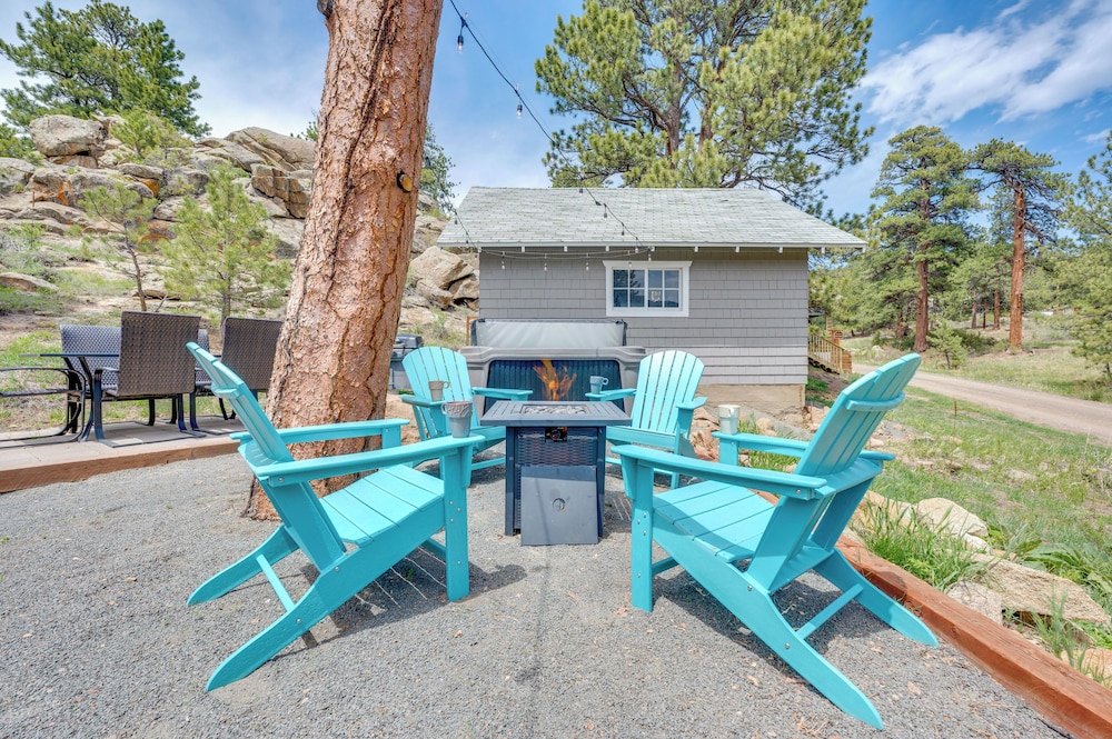 Steps to Estes Lake: Mtn-view Hideaway w/ Hot Tub!