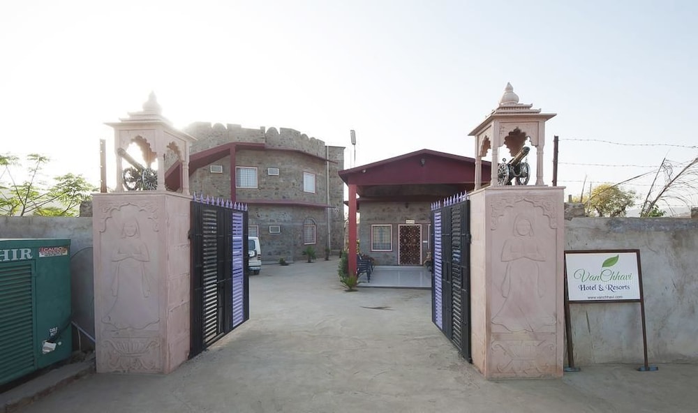 Van Chhavi Resort