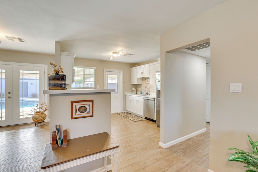 Centrally Located Oasis 1 Mi to Shadow Mountain!