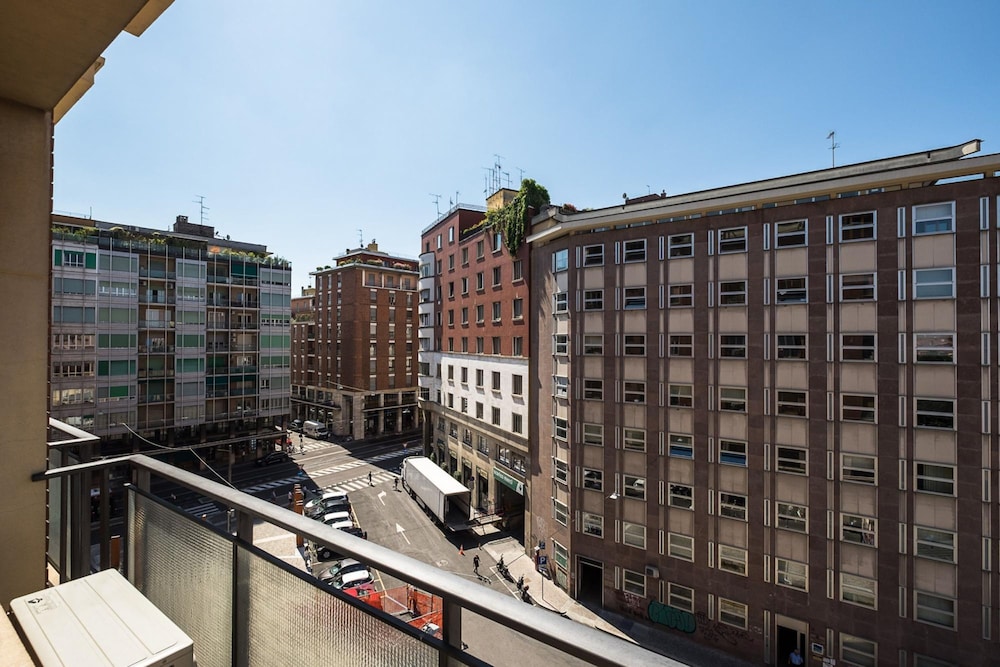 Cineteca Apartment by Wonderful Italy view 3