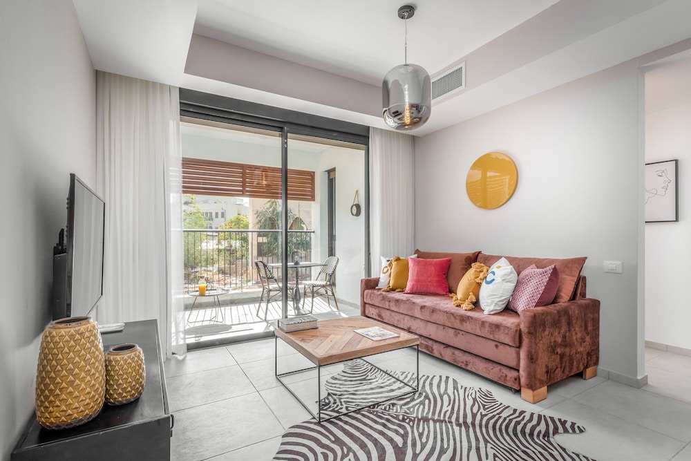 Stylish New 2BR Jaffa Near Setai Hotel view 3
