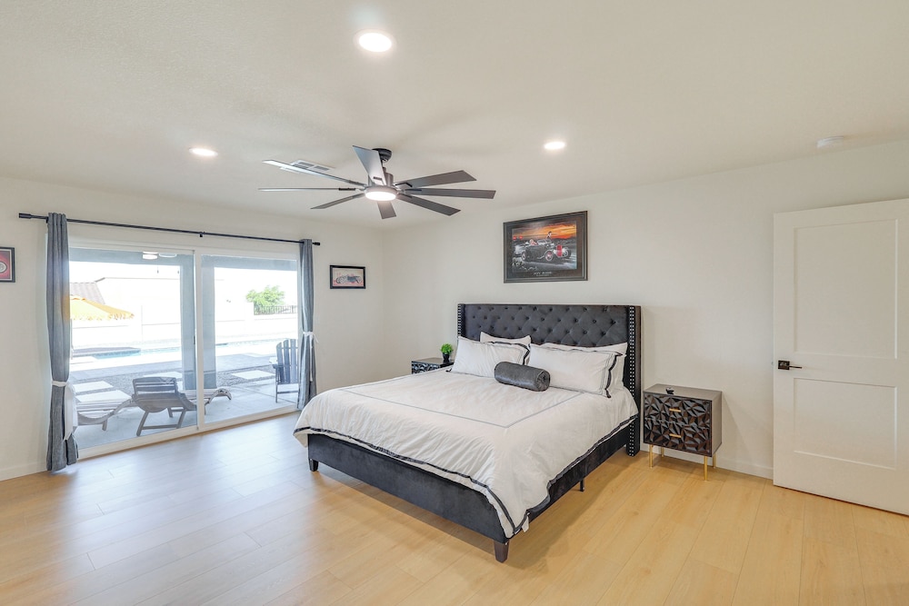 2 Mi to Windsor Beach! Updated, Sleek Family Home