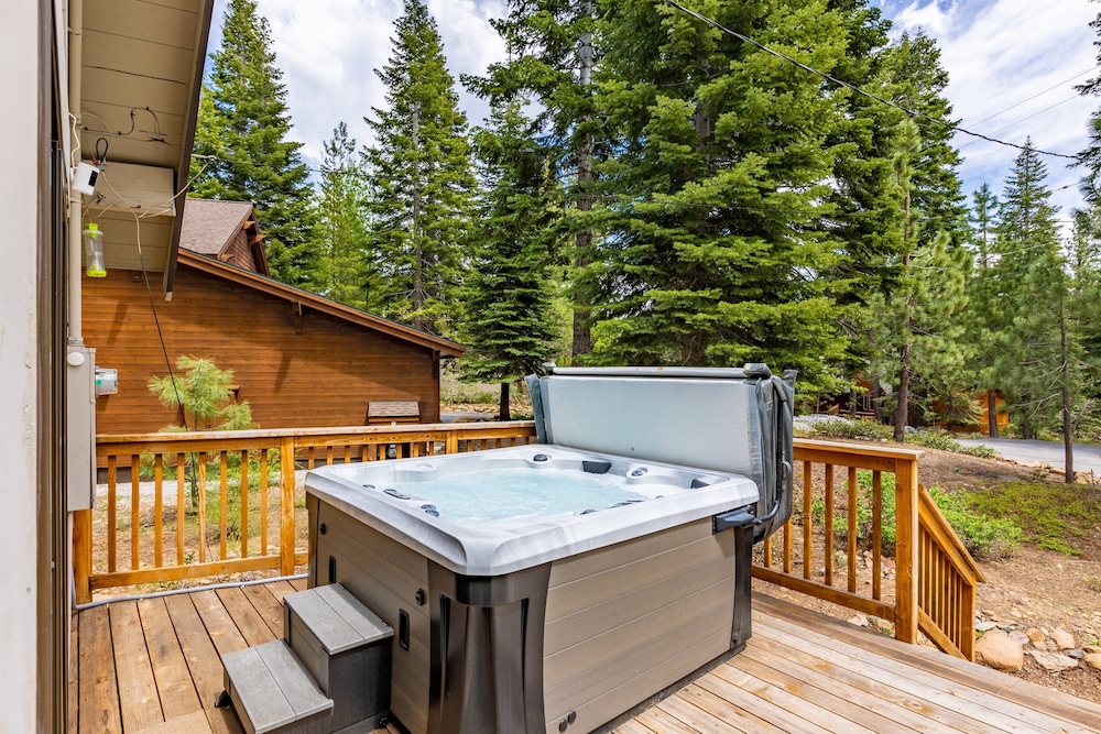Emerald by Avantstay Tahoe Donner Mountain Retreat w/ Large Patio view 5