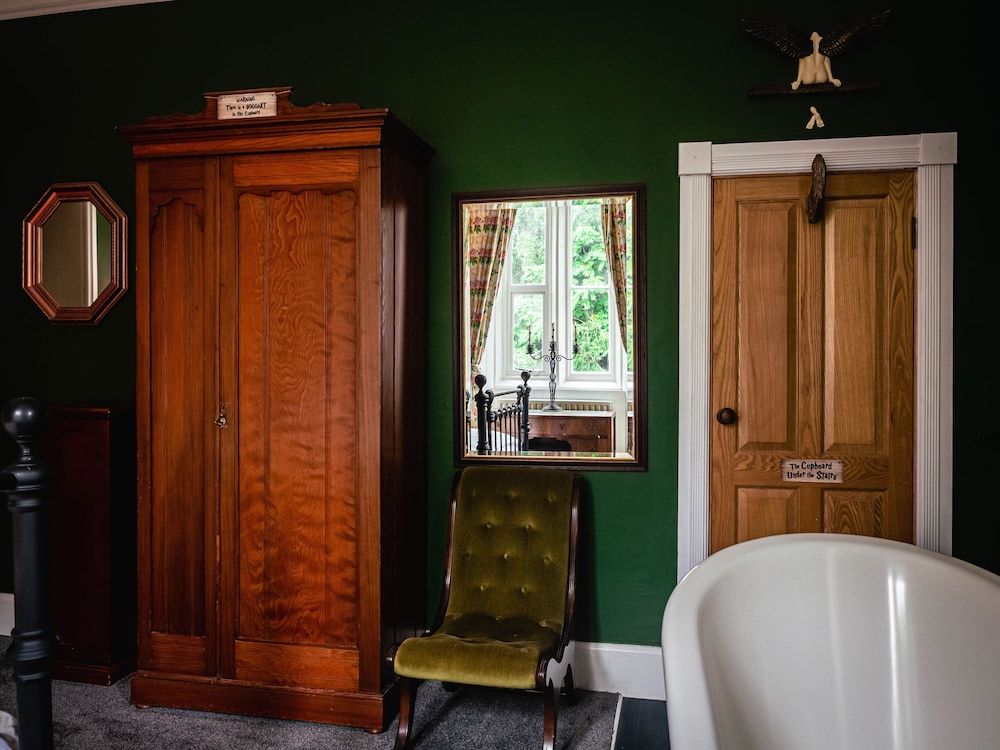 Lonsdale Villa Retreat