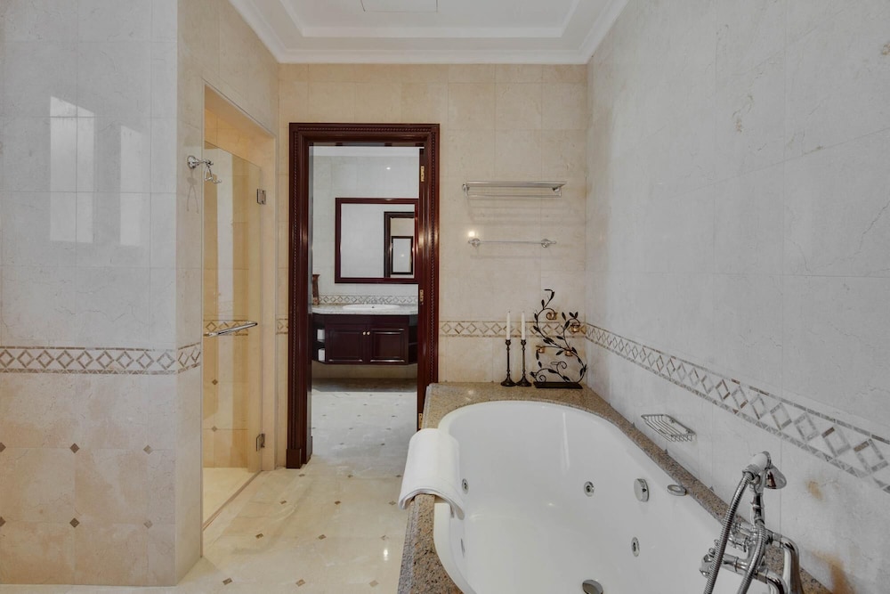 5 Villa w Private Pool Beach on Palm Jumeirah