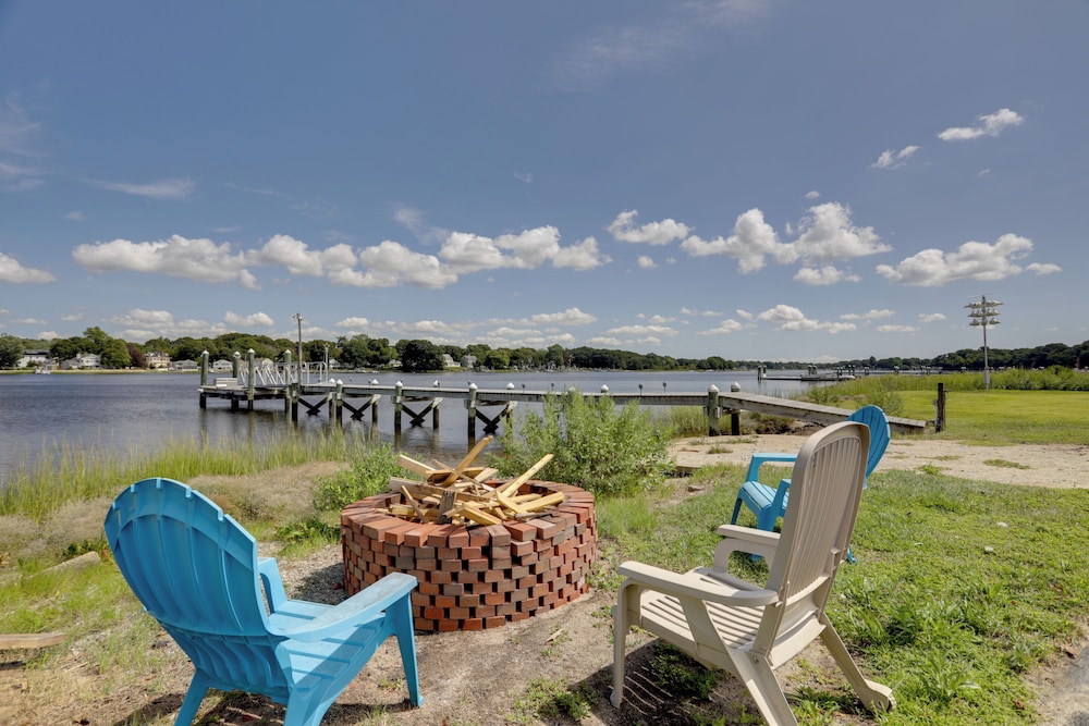 Waterfront Barrington Estate With Hot Tub!