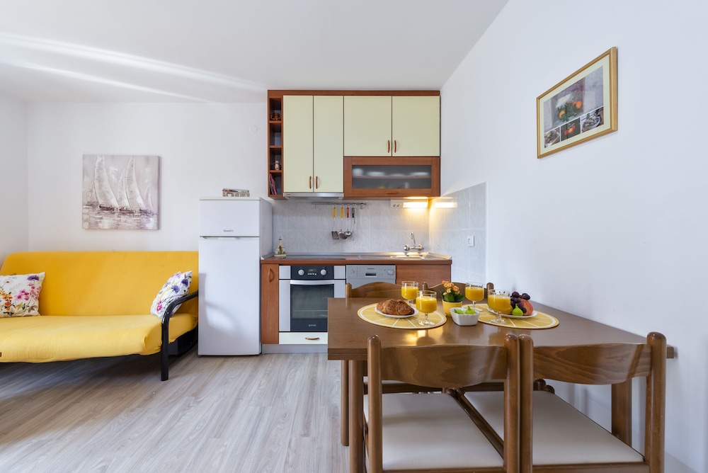 Cina Apartments