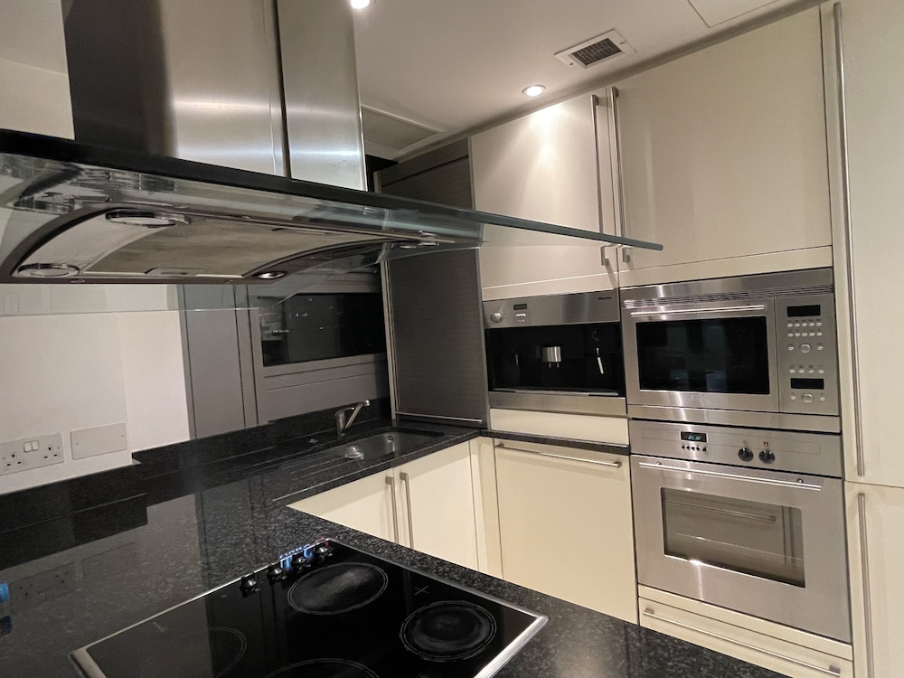 Stunning View 2 Bed Apartment - Canary Wharf City