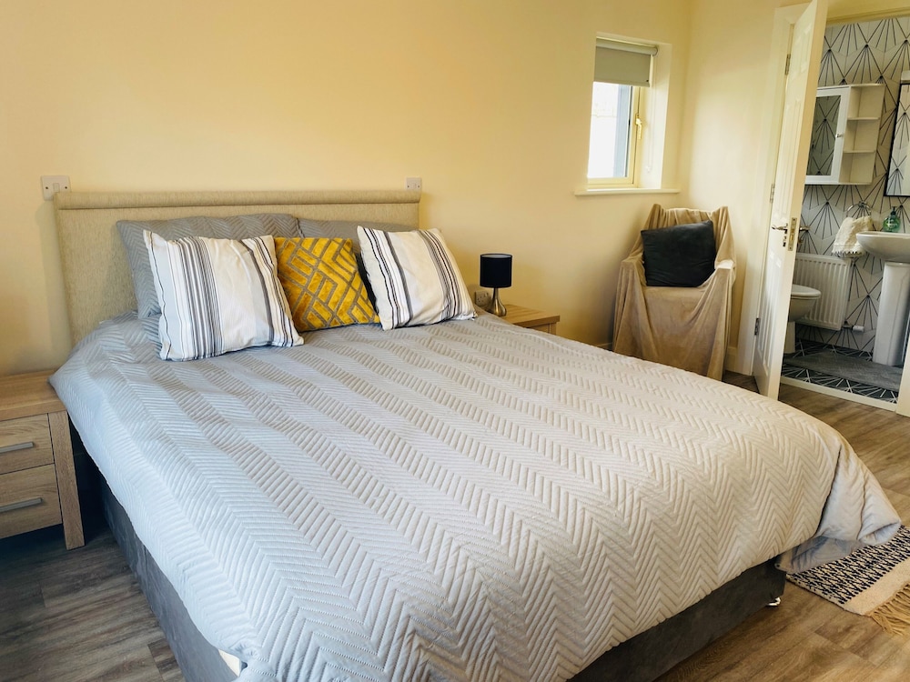 Brand new 2 Bedroom Home Overlooking Kenmare Bay Estuary