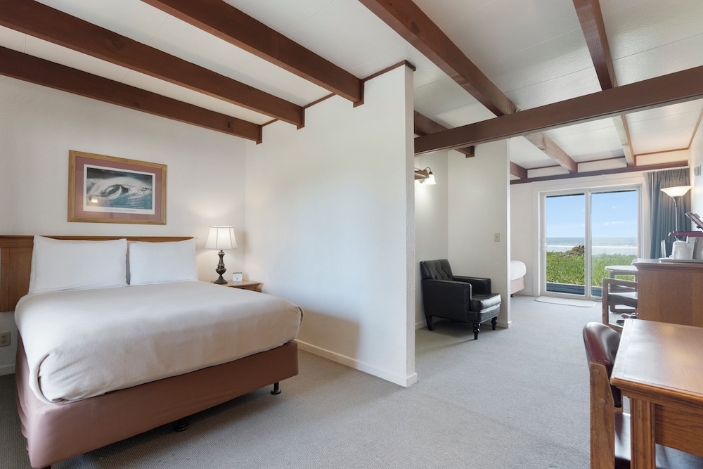 Crescent Beach Motel