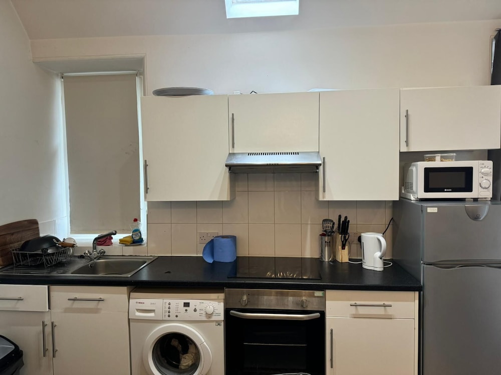 Cozy Edinburgh Apartment Escape
