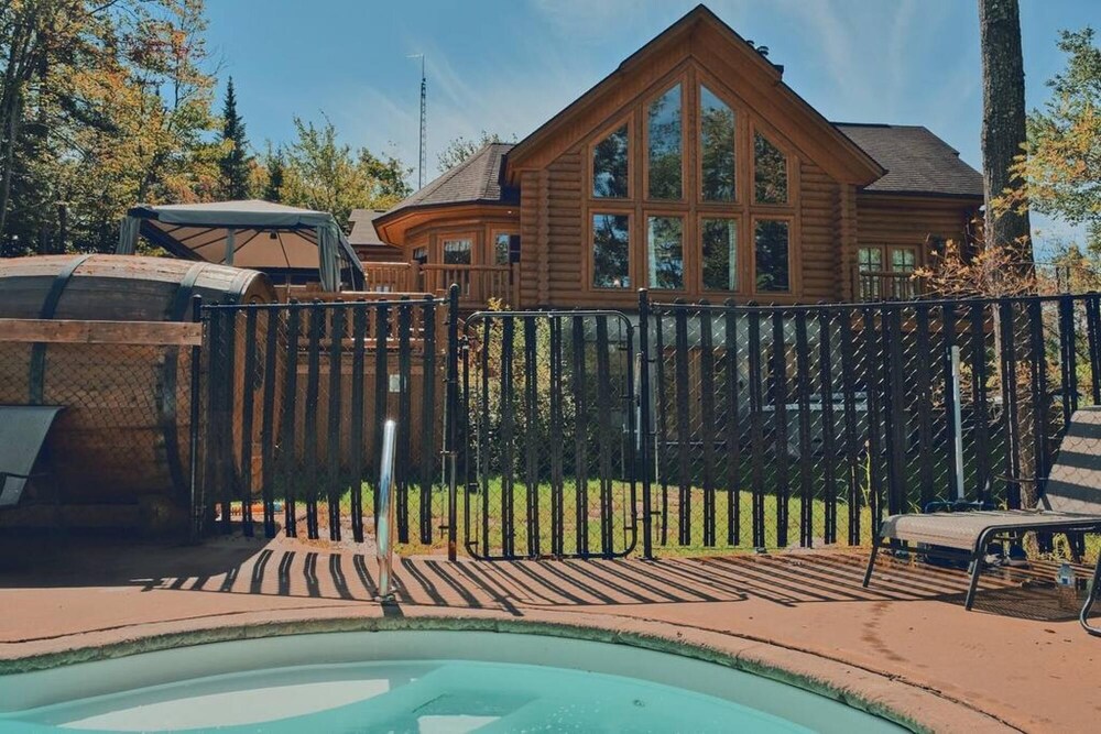 Grand Duc 74 - Gorgeous log Cottage With Private hot tub Heated Pool and Sauna