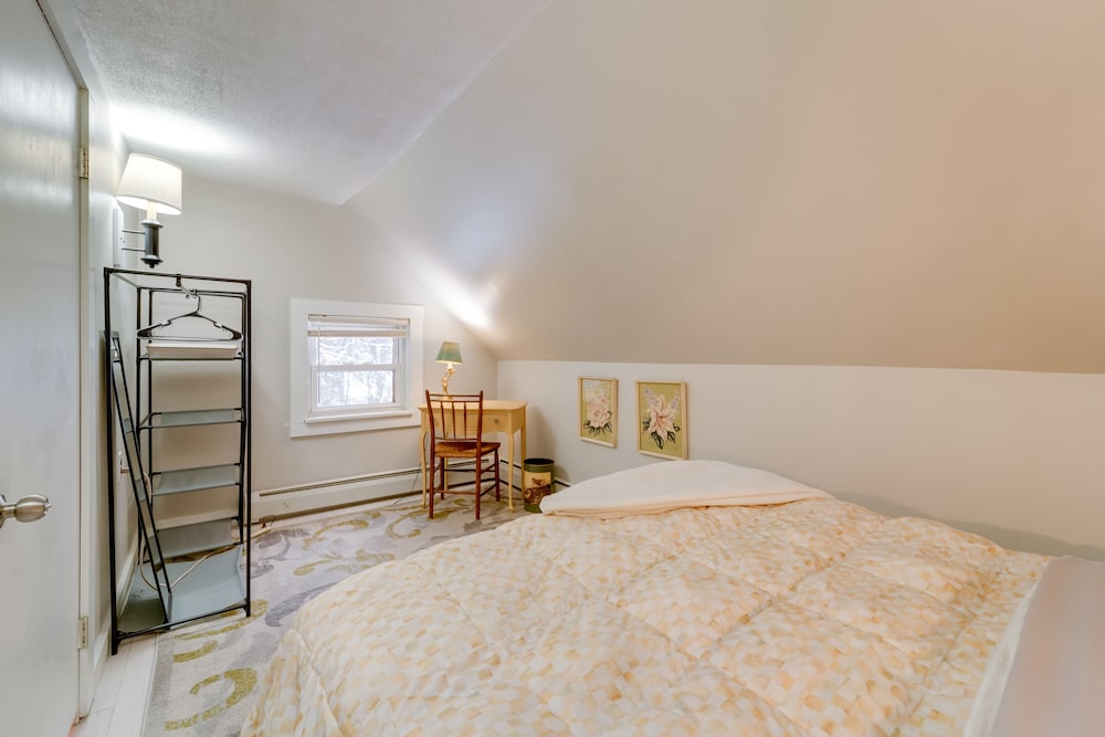 Farmhouse Cottage w/ Hot Tub, Near Titus Mountain! view 3