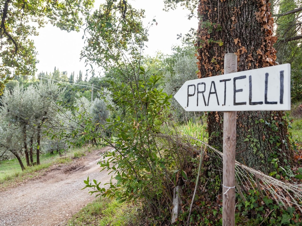 Rustic Getaway in Tuscan Hills view 4
