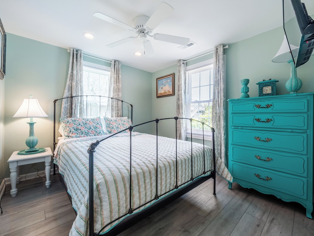 Ankers Away by Topsail Realty
