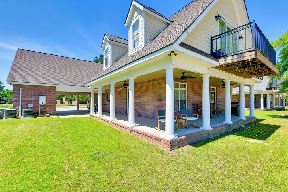 Springfield Studio Rental w/ Golf Course View!