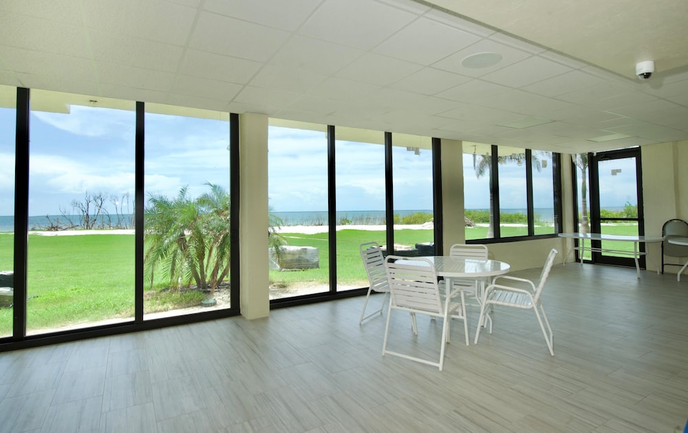 Estero Beach & Tennis 1004-a