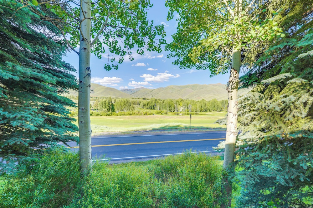 Expansive Sun Valley Home Close to Slopes!