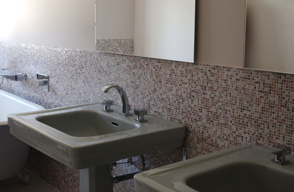 Clos Mirabel Manor B&B