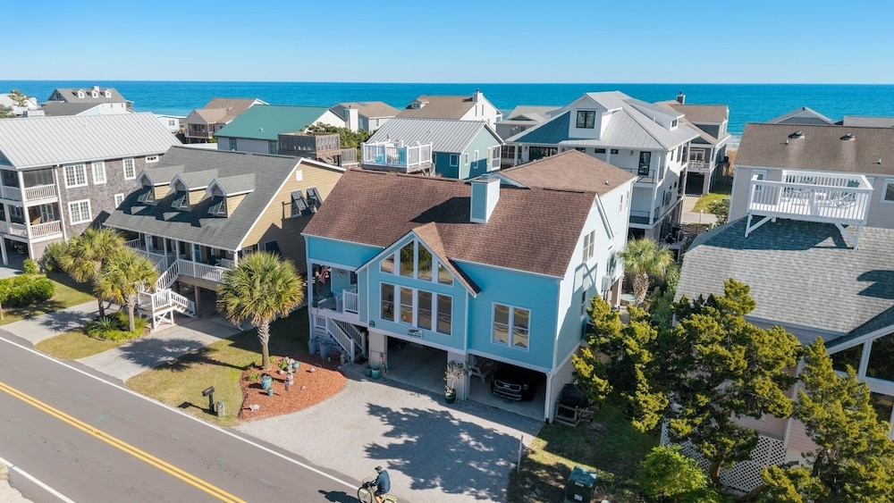 Santorelli's Seaside Serenety 4 Bedroom Home