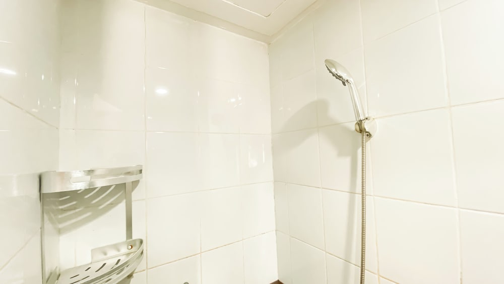 Comfy 2Br Near Mall At Green Pramuka City Apartment