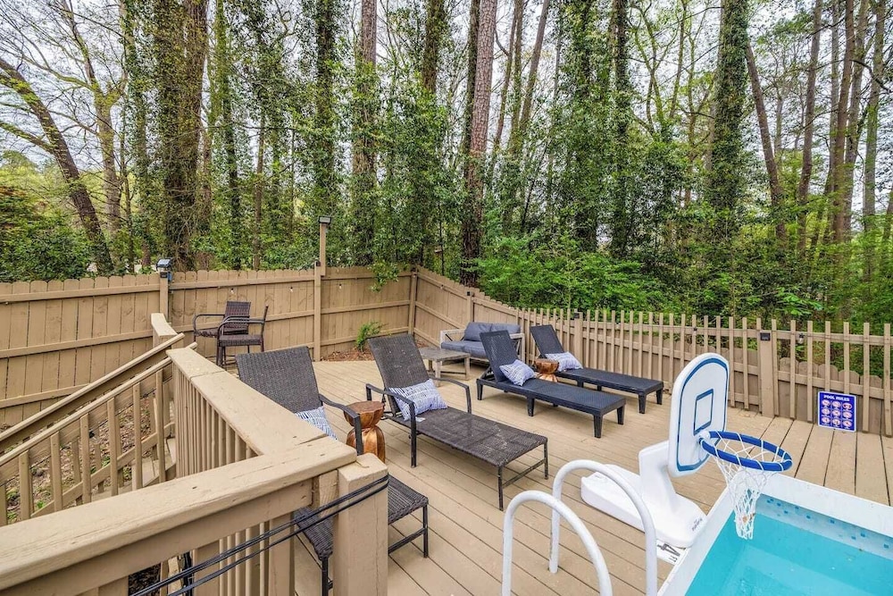 ATL Patio Paradise Pool Hottub Theater Gmrm B-ball