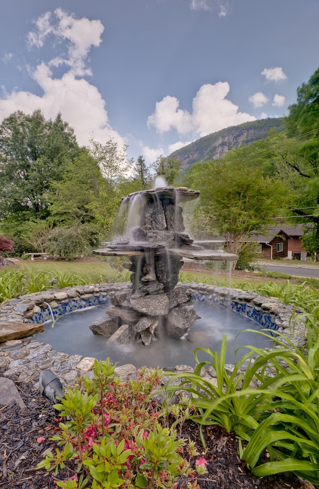 The Esmeralda Inn at Lake Lure