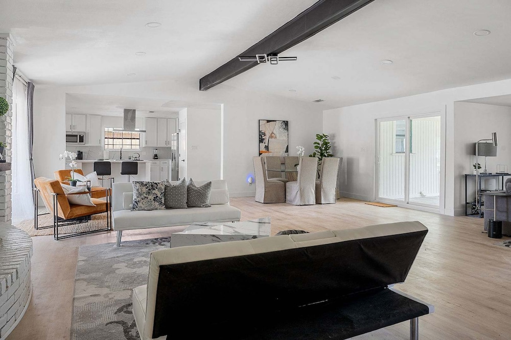 The Belvedere Pet Friendly Spacious Yard