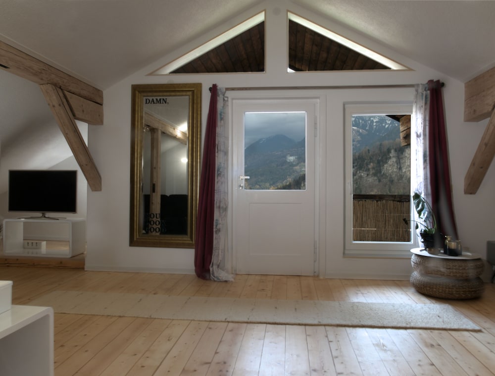 Apartment - Sleeps 3 - Balcony - Garden
