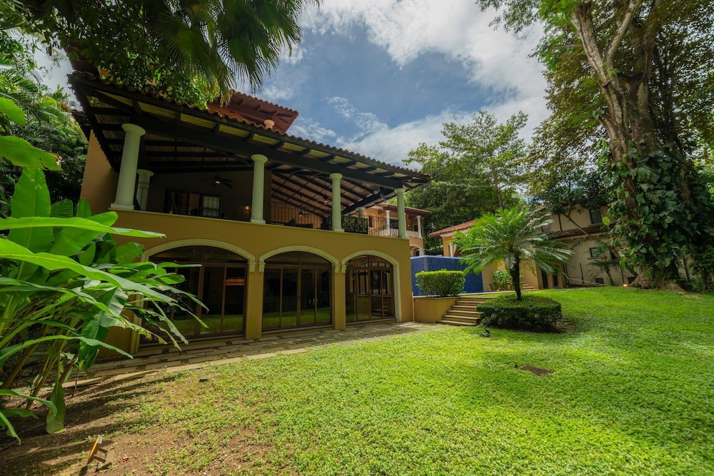 - Casa Zafiro 7 Bedrooms Private Pool