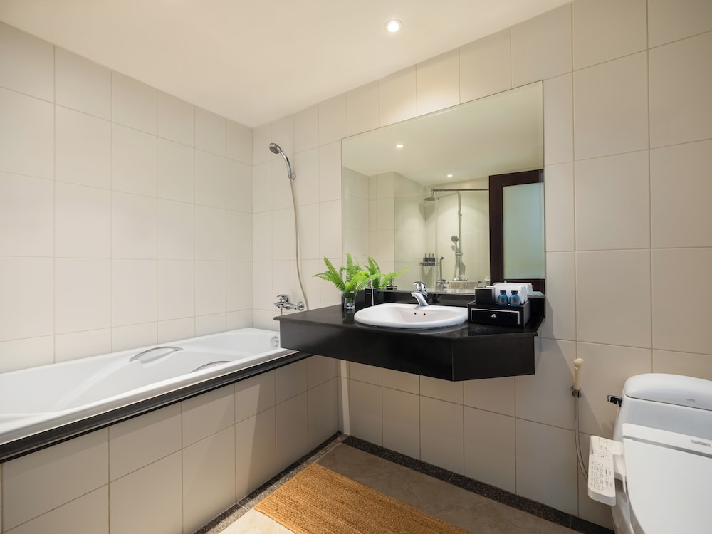 Elegant Suites Central