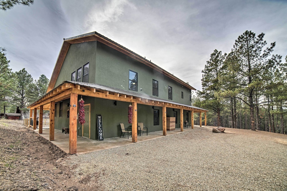 Family Home w/ Fire Pit & Grill ~ 1 Mi to Slopes! view 5