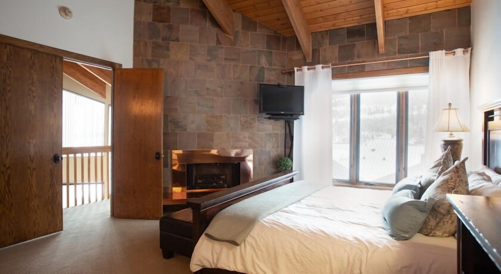 Pinnacle at Deer Valley Resort - Four Bedroom Condo with Hot Tub #1263 4 Condo