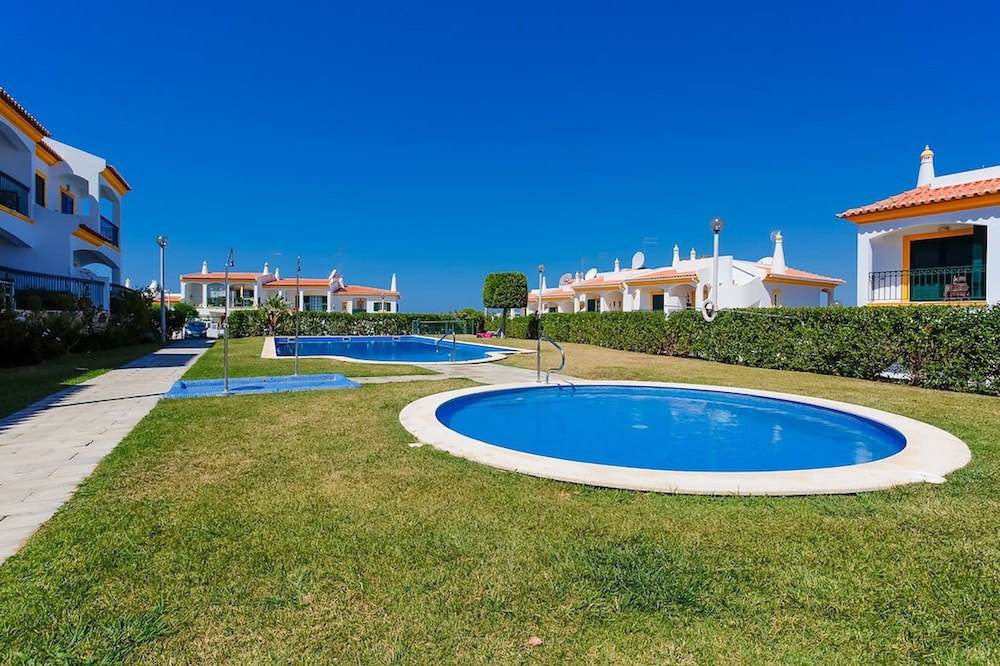 Apartment Oleander Excellent Townhouse in Carvoe