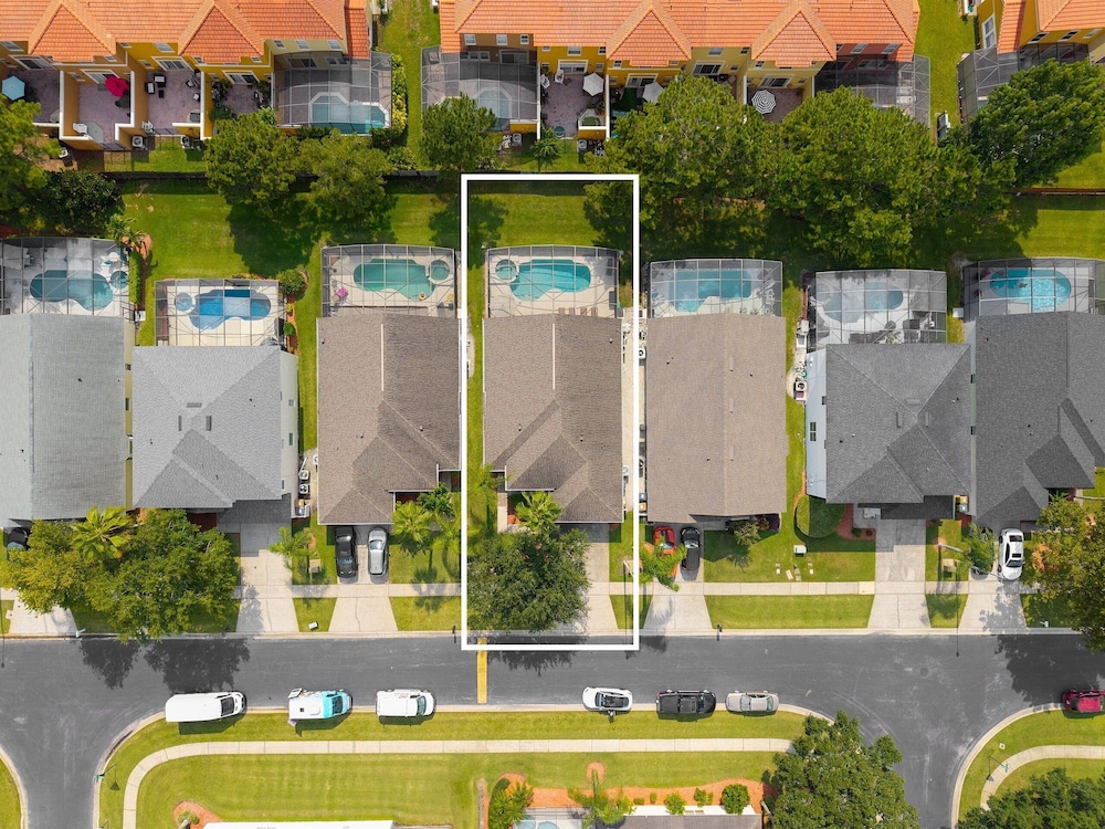 Carpet-free 4BR w/ Pool, 2 Master Bds, Near Disney