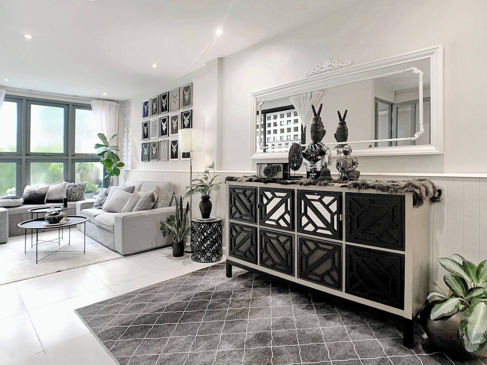 Stylish 3-bedroom Townhome in Heart of Bangkok